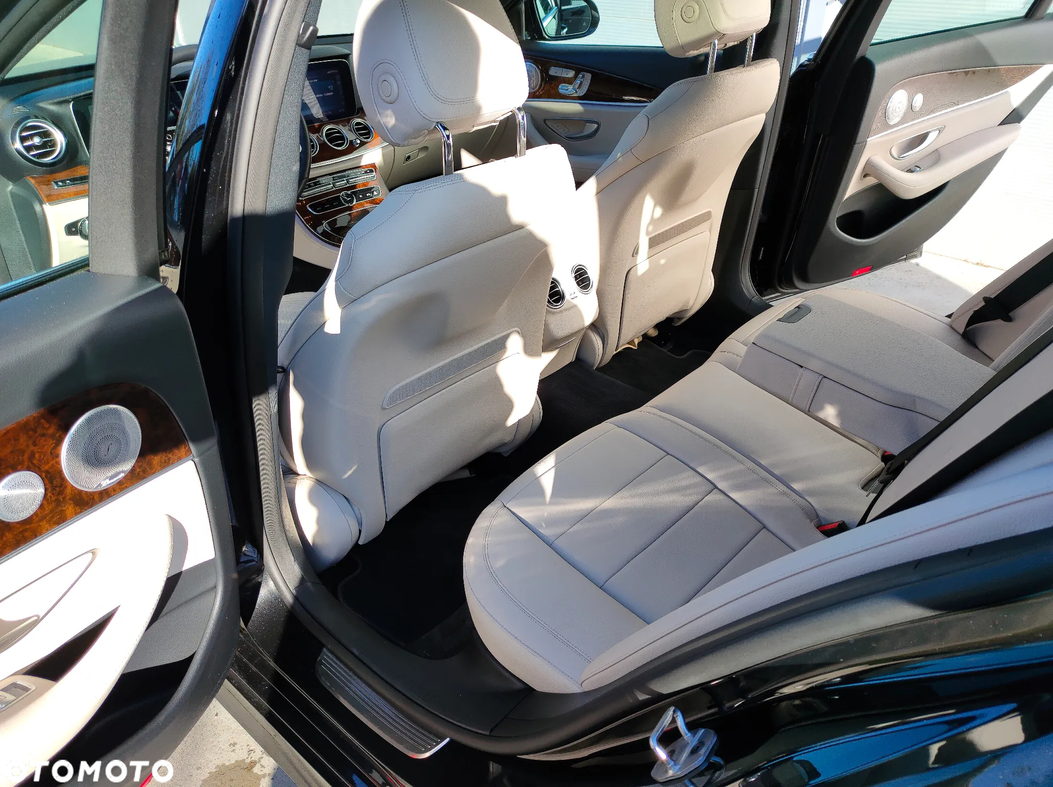 Mercedes-Benz Klasa E 450 4Matic T 9G-TRONIC AMG Line - 17