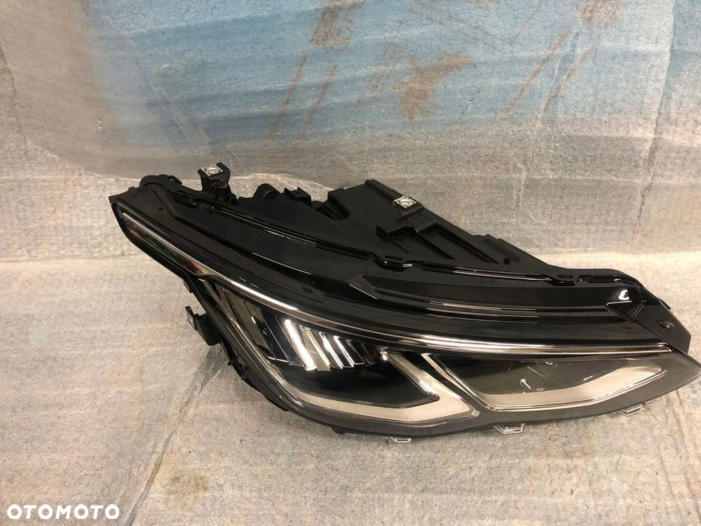 REFLEKTOR PRAWY VW GOLF VIII FULL LED - 2