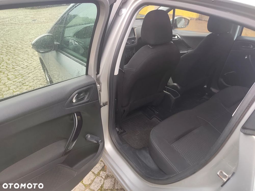 Peugeot 208 - 7