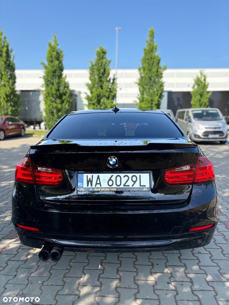 BMW Seria 3 328i Sport Line - 10