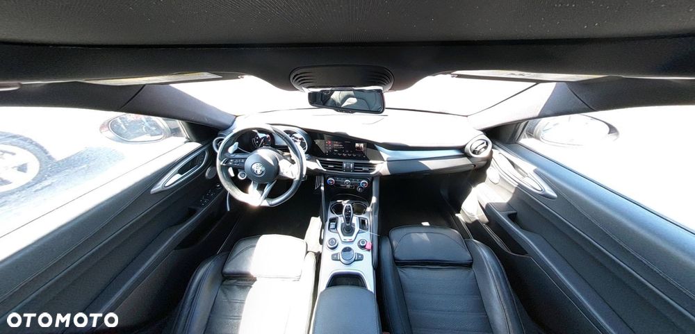 Alfa Romeo Giulia 2.0 Turbo 16V AT8 Veloce Ti - 11
