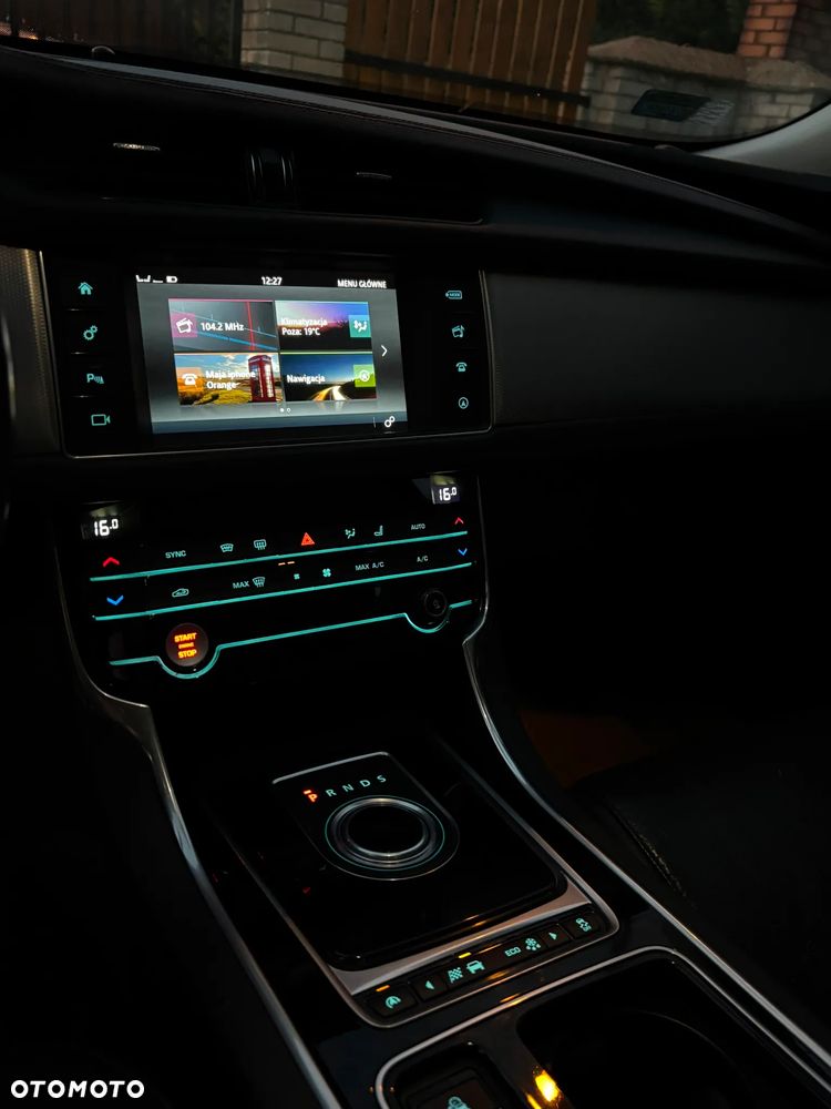 Jaguar XF 2.0 i4D AWD Prestige - 8