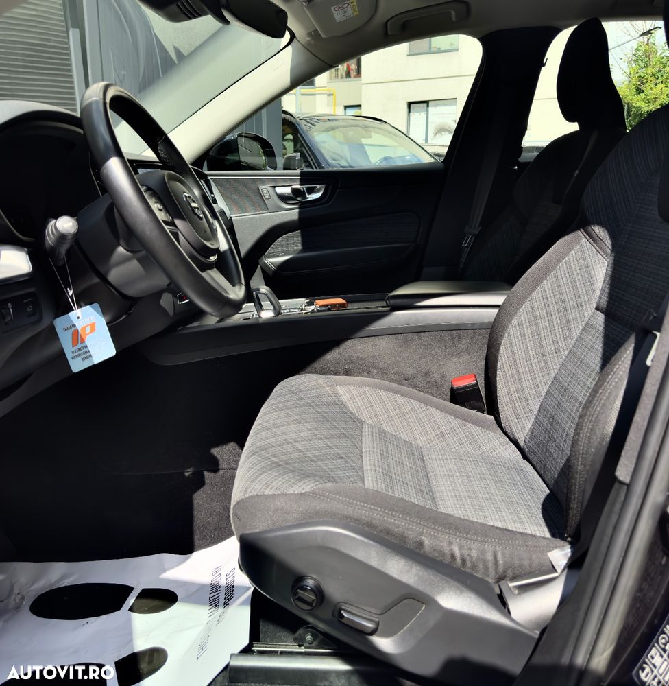 Volvo XC 60 B4 MHEV AT AWD Plus Dark - 10