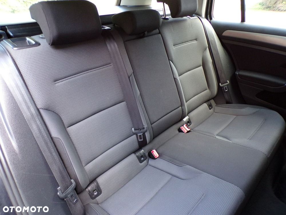 Volkswagen Golf - 28