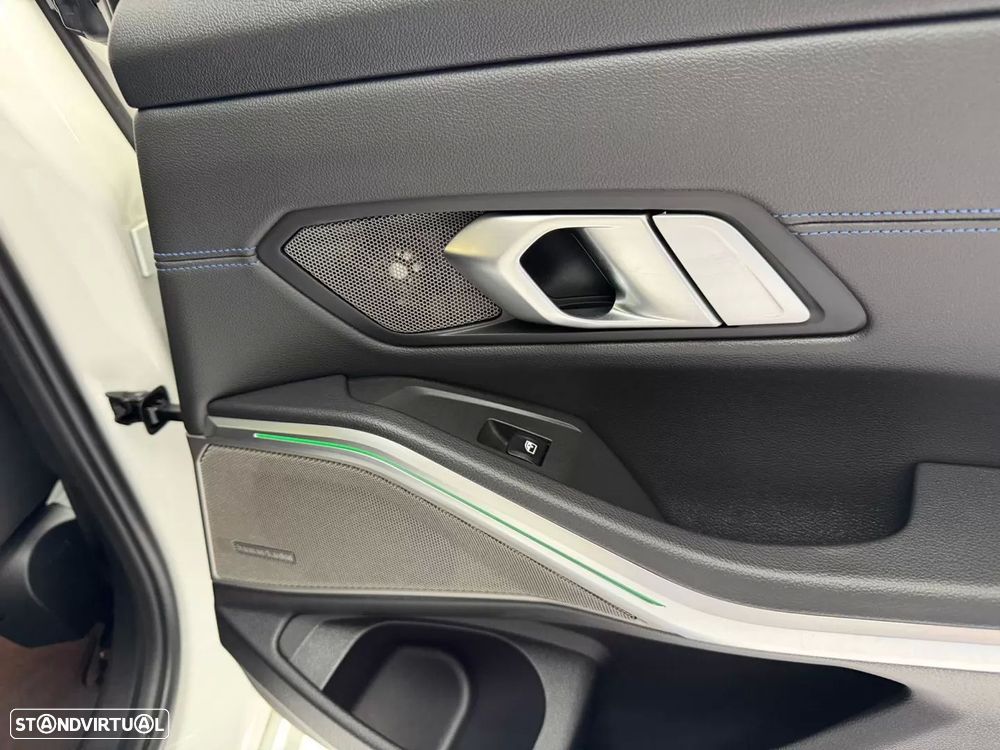 BMW 330 e Pack Desportivo M Auto - 47