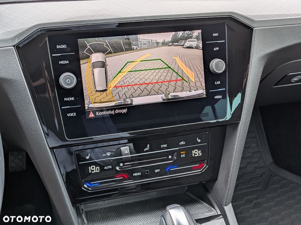 Volkswagen Passat - 18