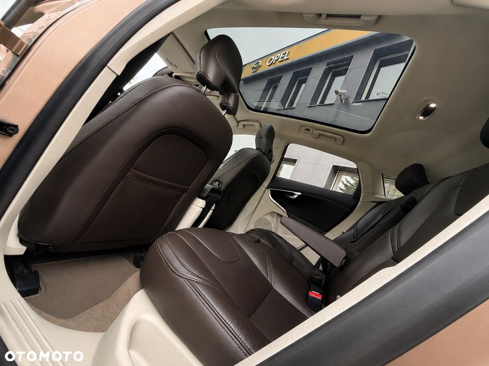Volvo V40 D2 Summum - 28