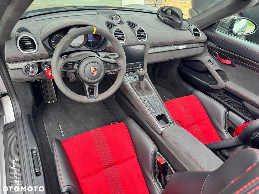 Porsche 718 Spyder - 21