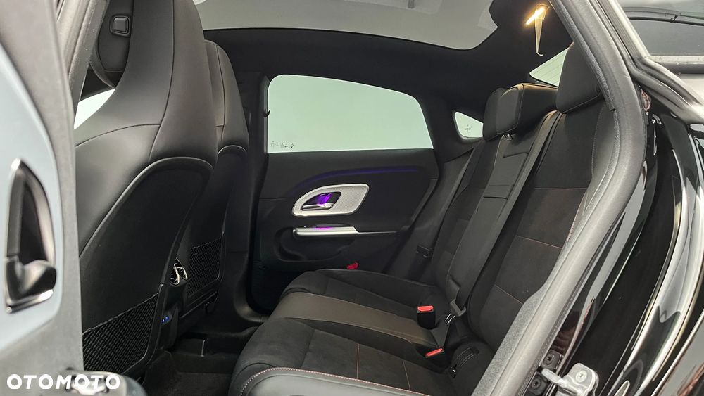 Mercedes-Benz CLA 200 mHEV 8G-DCT - 11