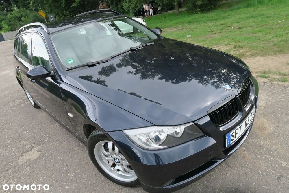 BMW Seria 3 320i Touring - 1