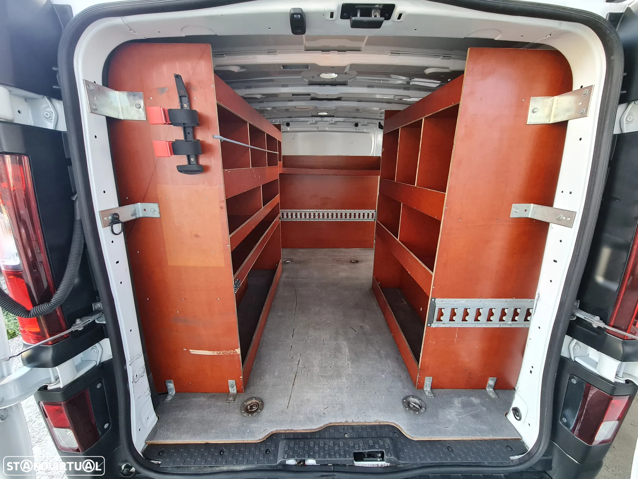 Renault TRAFIC 2.0 Dci 120CV * GPS/ AC/ IVA DEDUTÍVEL * - 15