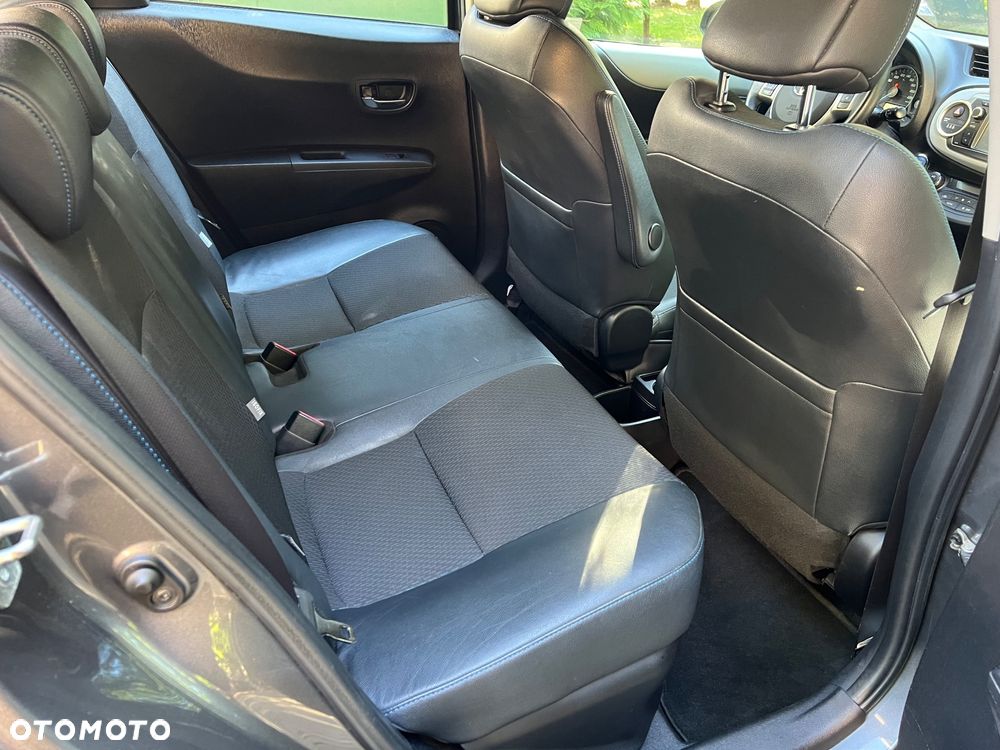 Toyota Yaris Hybrid 100 Premium - 10