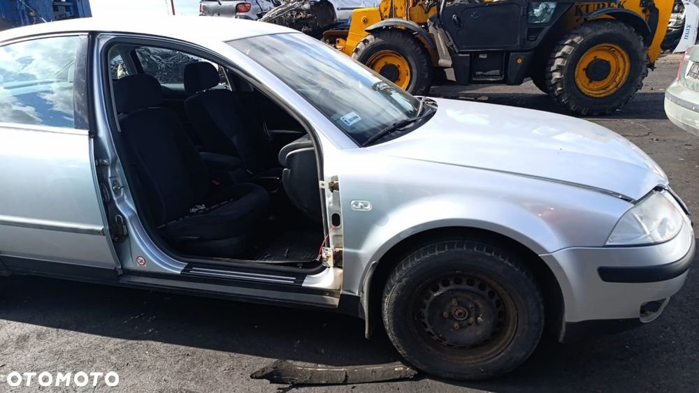 36303 VW passat B5 lift model od 00-06 silnik 2.0 AZM skrzynia EMV lakier LA7W - 5
