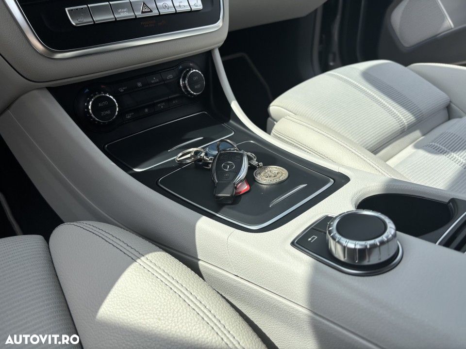 Mercedes-Benz GLA - 15