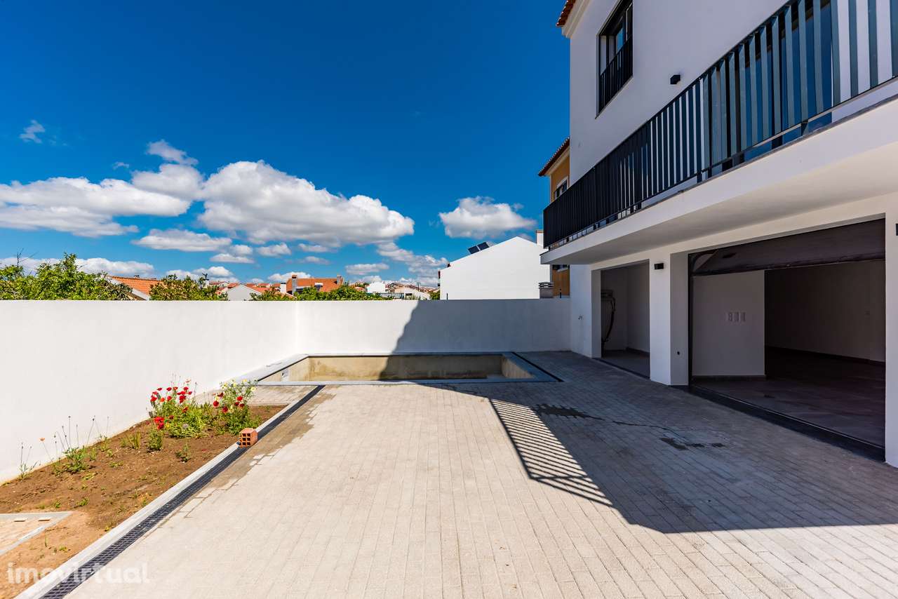 Moradia Nova | PISCINA | 3 Suites | Garagem e Jardim - Grande imagem: 4/29