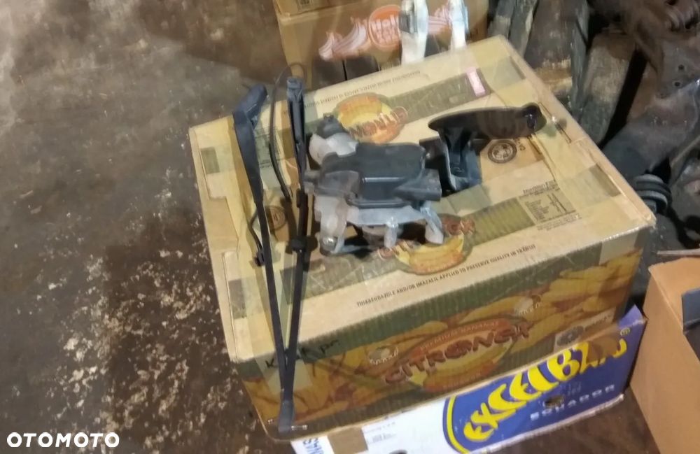 PONTIAC FIREBIRD 3gen 82–92 chevrolet camaro 2.5 2.8 3.1 v6 3.8 5.0 v8 5.7 ramie ramiona wycieraczki wycieraczek lewe prawe przod przednie uchwyt 1982 1983 1984 1985 1986 1987 1988 1989 1990 1991 1992 - 1