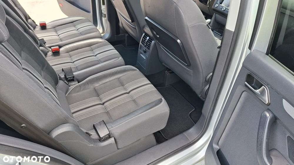 Volkswagen Touran 2.0 TDI DPF BlueMotion Technology DSG MATCH - 22