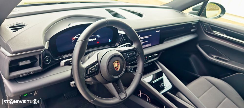 Porsche Macan Electric 4 - 35