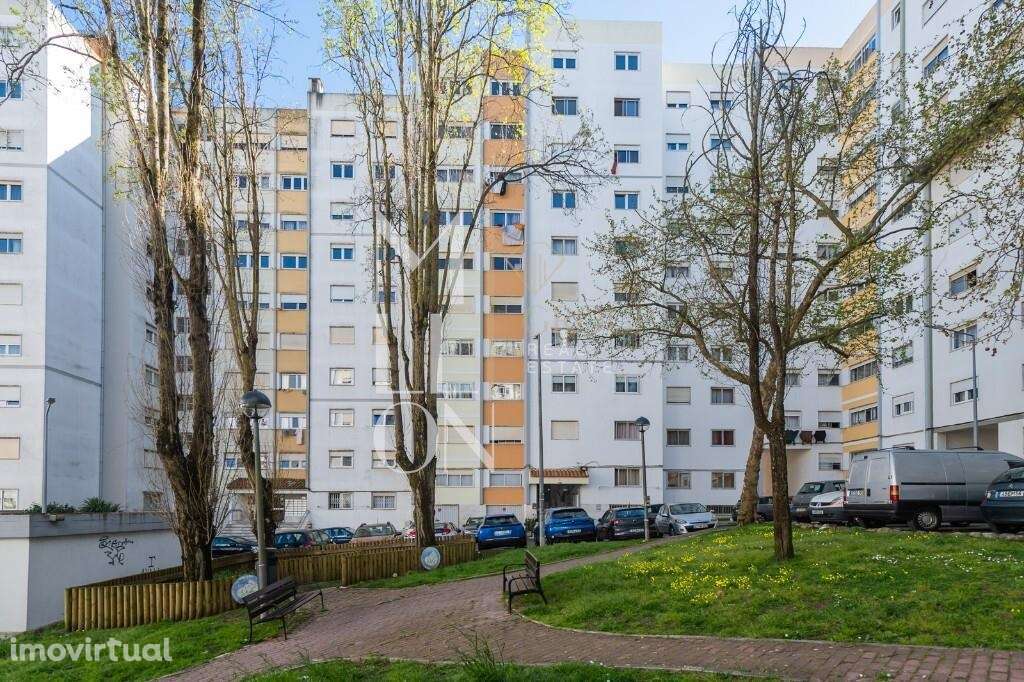 T2 com Áreas Generosas (100m2) | Massamá Central - Grande imagem: 2/37