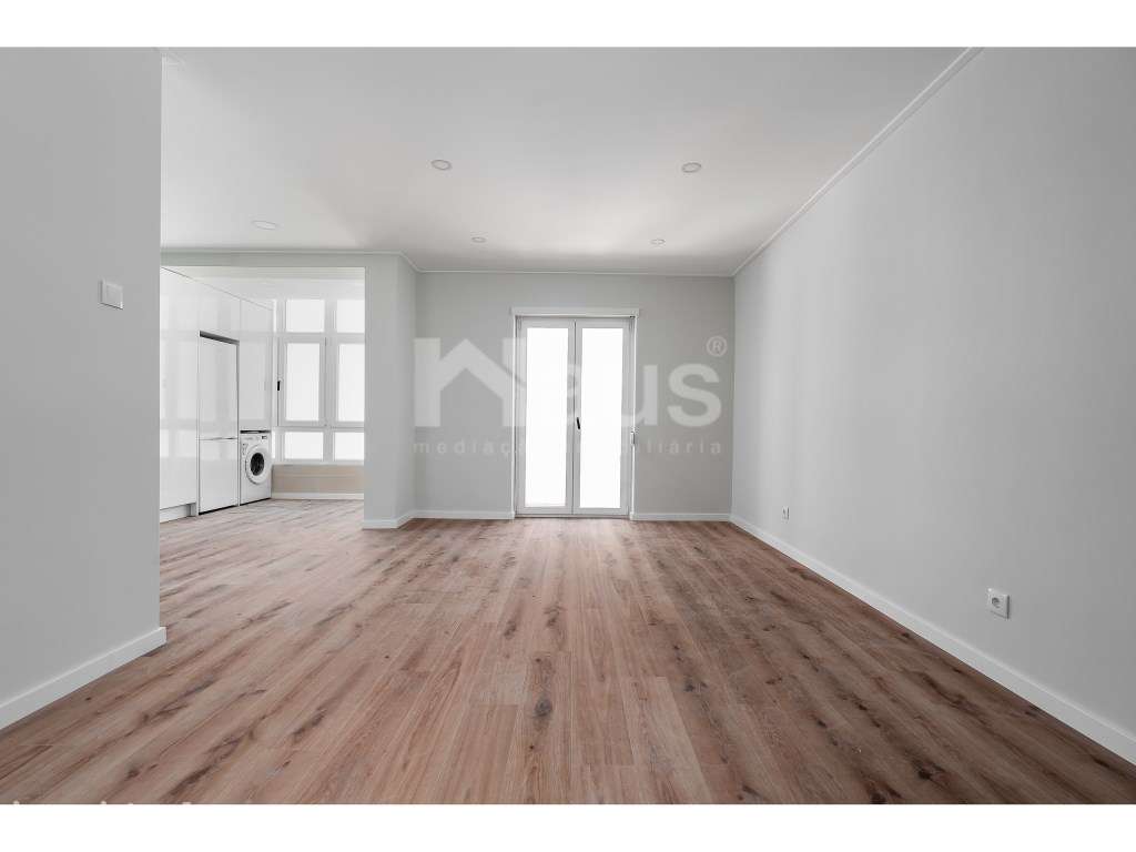 Apartamento T2 totalmente remodelado com duas varandas no centro do... - Grande imagem: 2/20