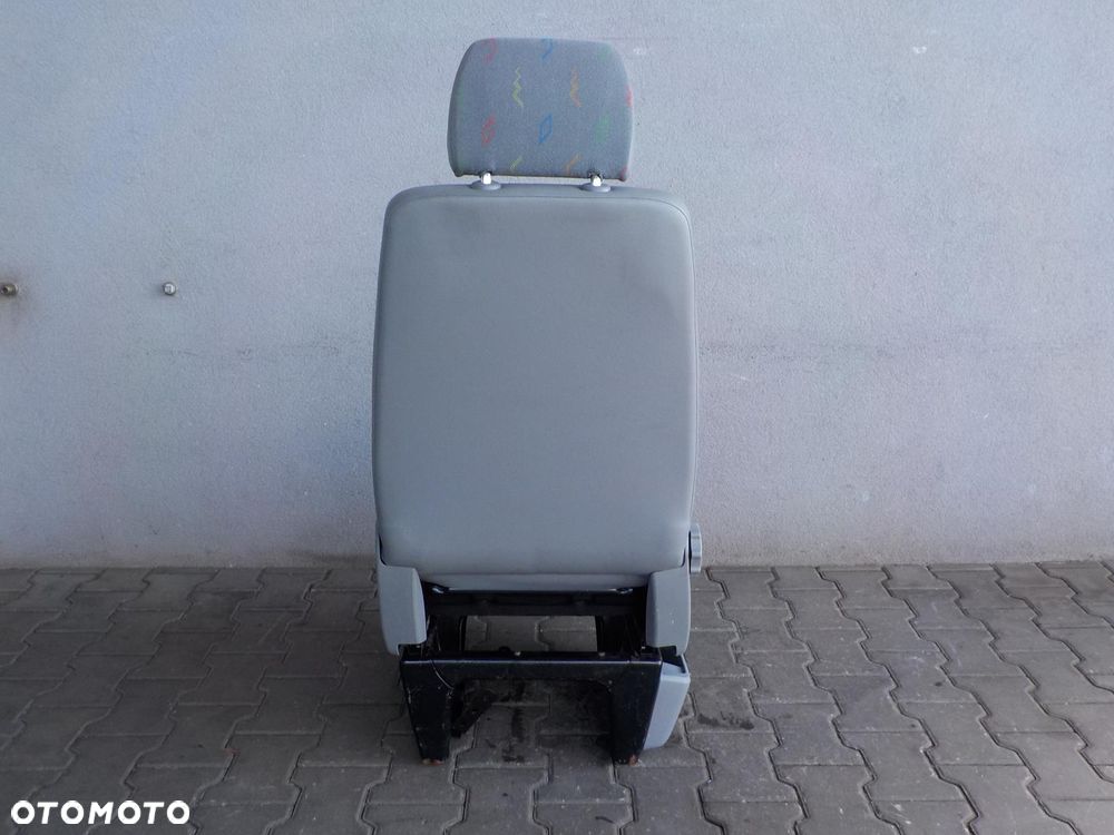 VW T5 FOTEL PRAWY PASAŻERA Z PODSTAWĄ INKA - 6