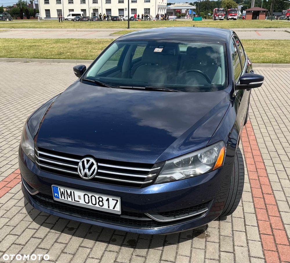 Volkswagen Passat - 1