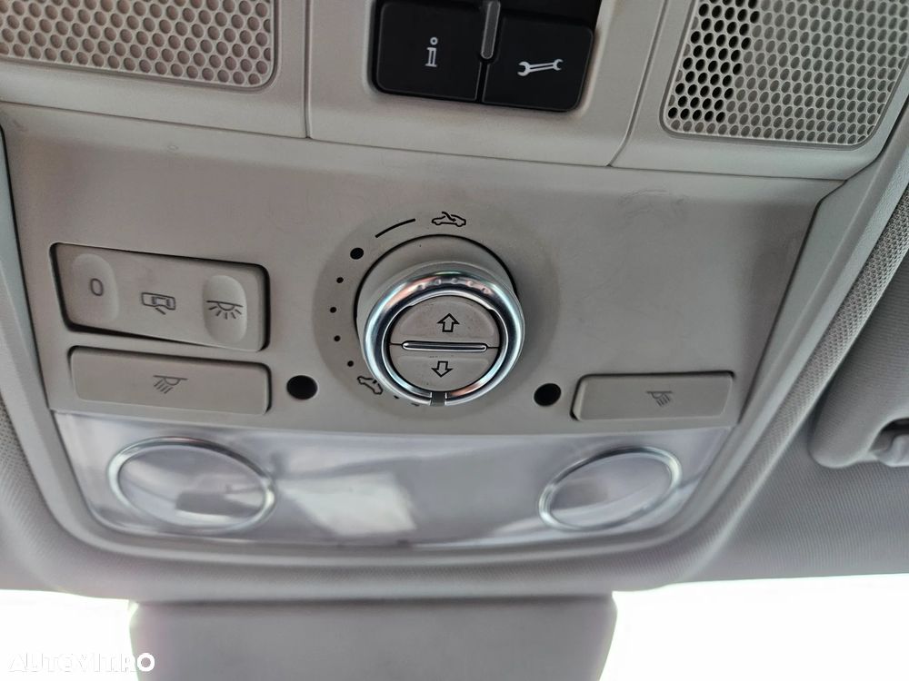 Volkswagen Tiguan 2.0 TDI DPF 4Motion BlueMotion Technology DSG Lounge Track & Style - 11