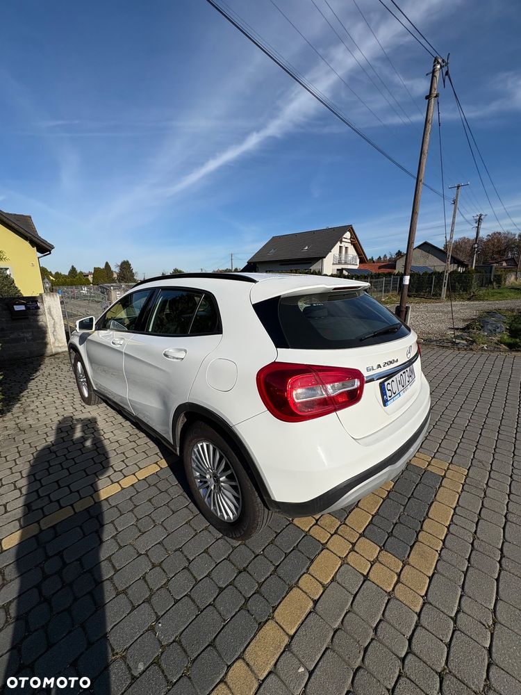 Mercedes-Benz GLA 200 d 7G-DCT - 5