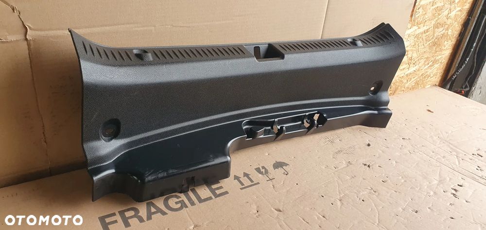 Osłona pasa tylnego bagażnika Mercedes E-Klasa W213 Sedan A2136900041 - 4