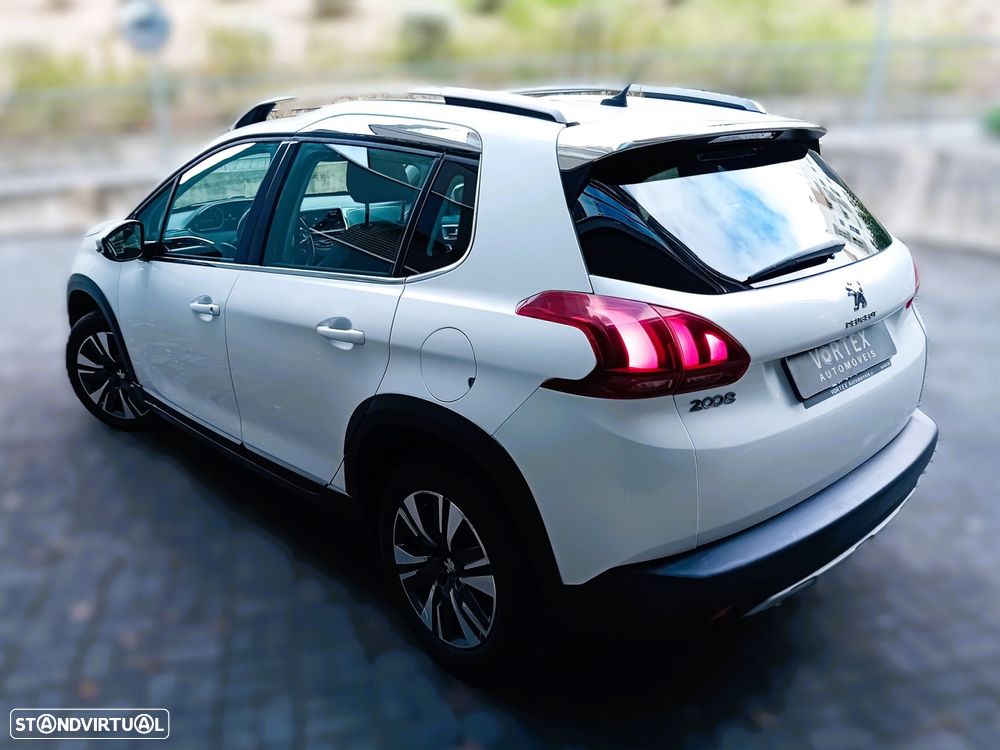 Peugeot 2008 1.2 PureTech Allure - 6