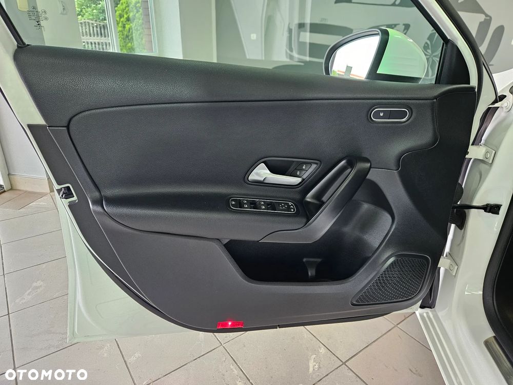 Mercedes-Benz Klasa A 180 d AMG Line 8G-DCT - 13