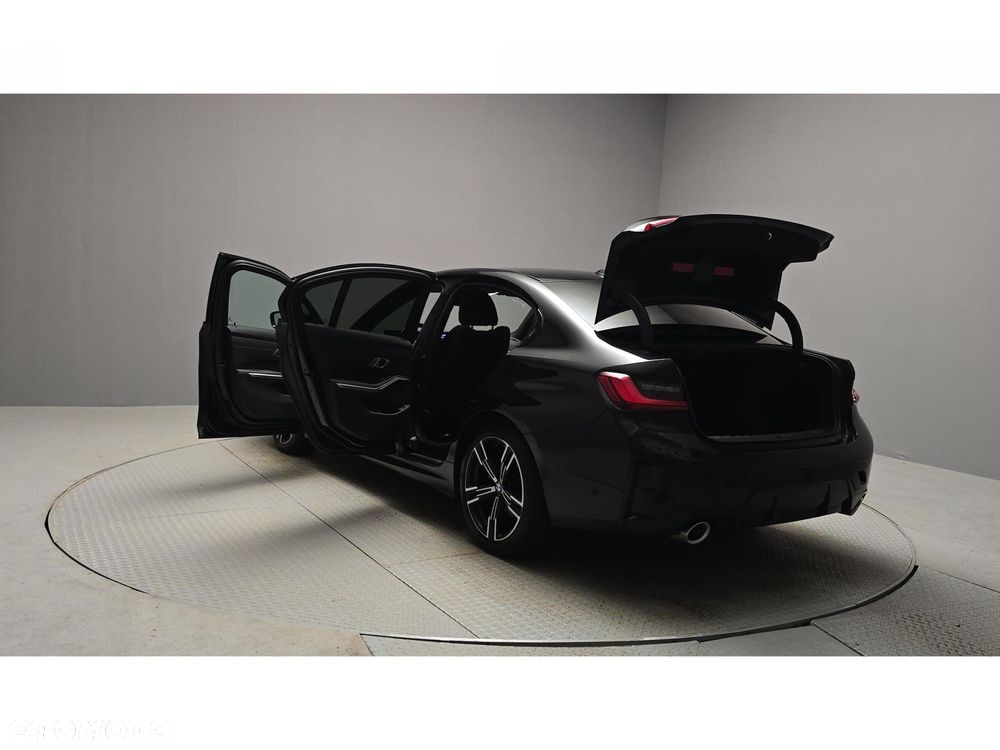 BMW Seria 3 320d xDrive M Sport - 11