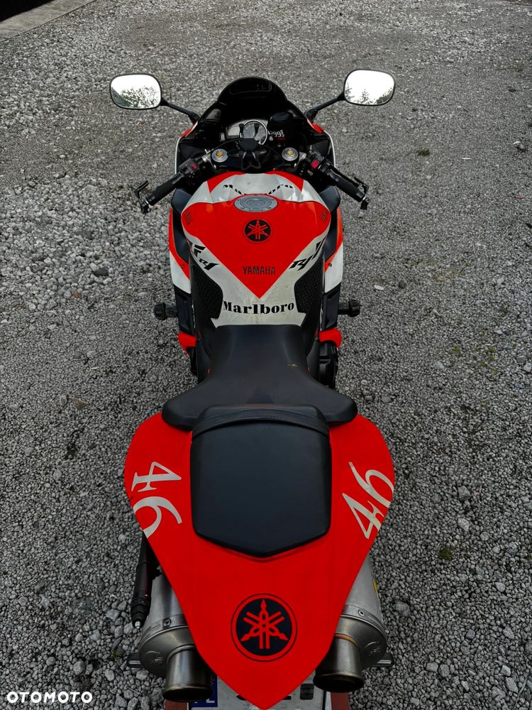 Yamaha R1 - 15
