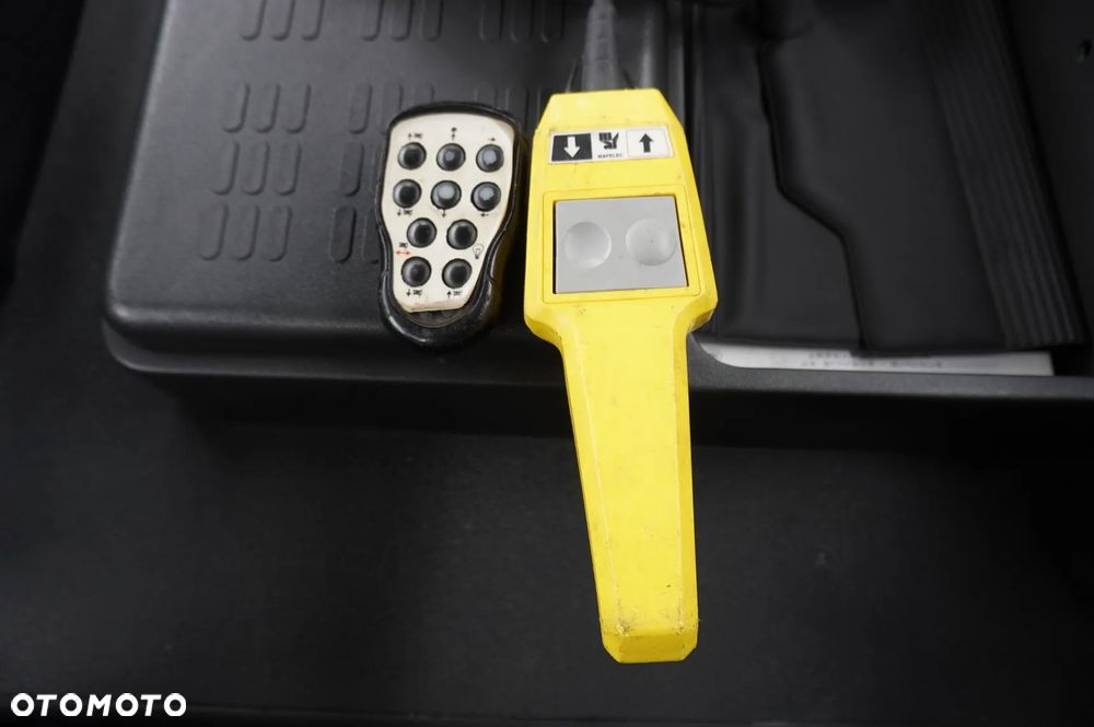 Iveco Stralis 420 8x2 / Zabudowa laweta Fiault / 2 osie skrętne / 17,6 t ładowności - 26