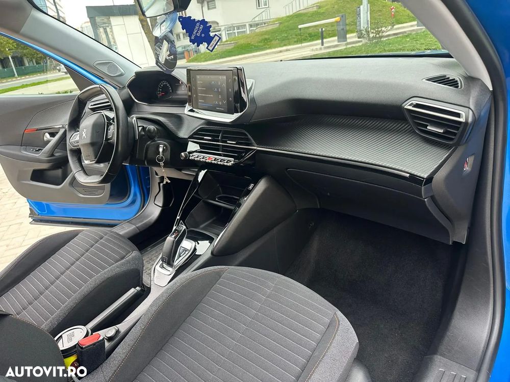 Peugeot 2008 PureTech 130 EAT8 Allure - 4
