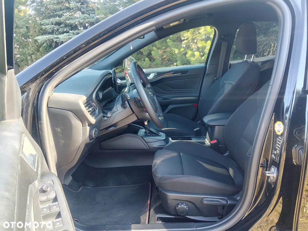 Ford Focus 1.0 EcoBoost mHEV ST-Line X - 11