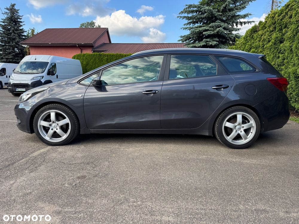 Kia Ceed 1.6 CRDi 128 ISG Fifa World Cup Edition - 6