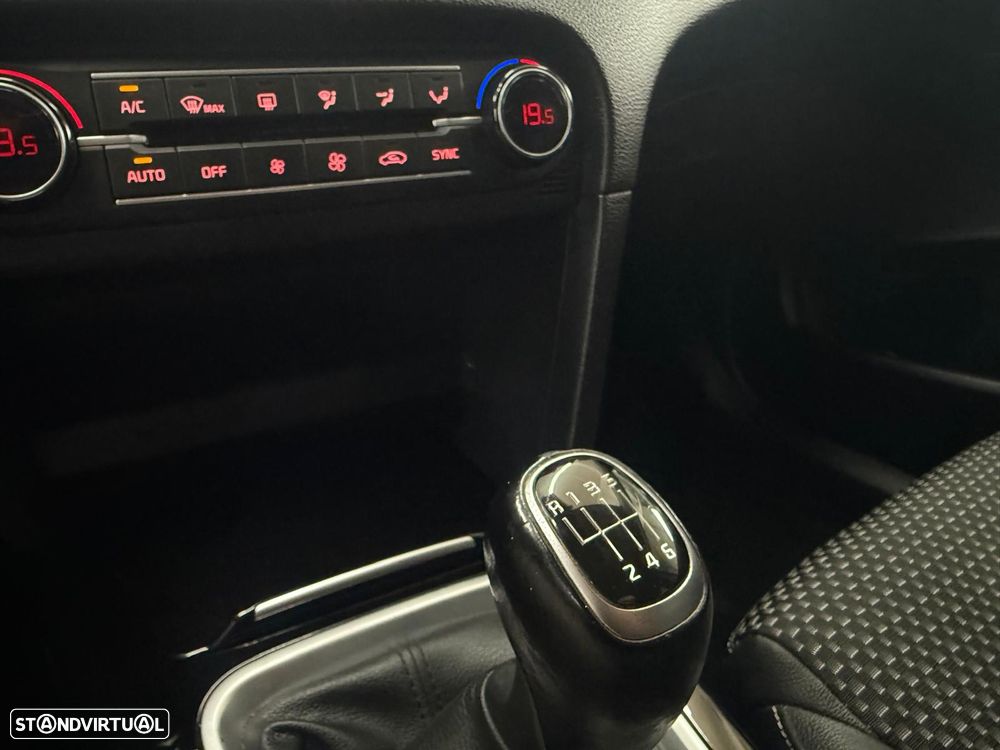 Kia Ceed SW 1.6 CRDi MHEV Drive - 26