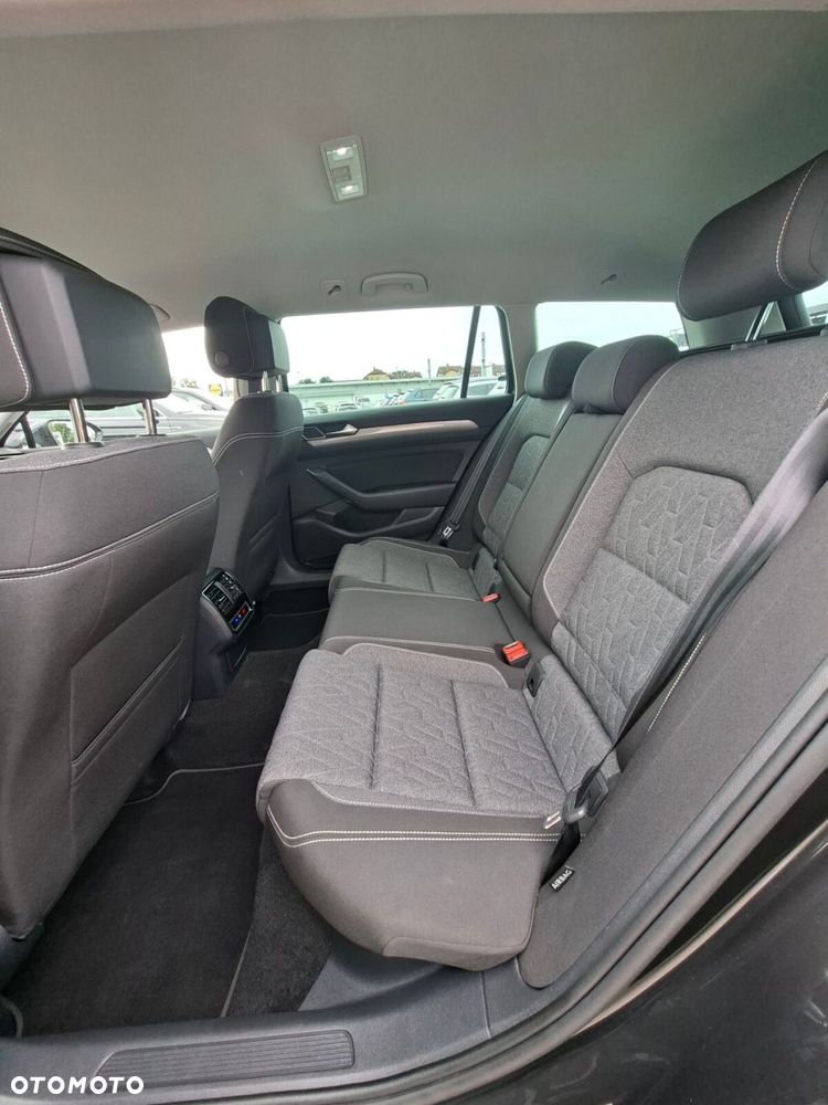 Volkswagen Passat - 13