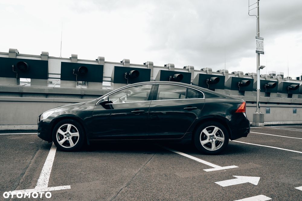 Volvo S60 D3 Geartronic Momentum - 29