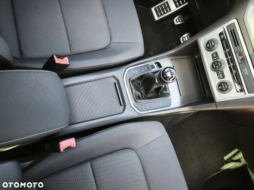 Volkswagen Golf Sportsvan - 20