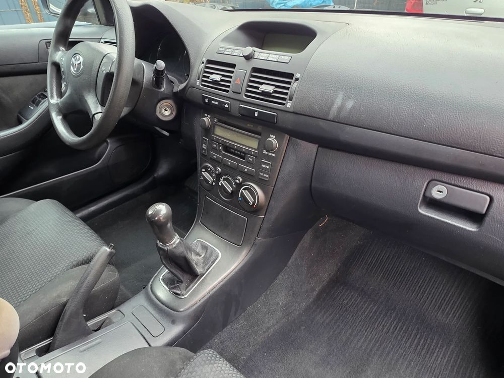 Toyota Avensis 1.8 VVT-i Terra - 10