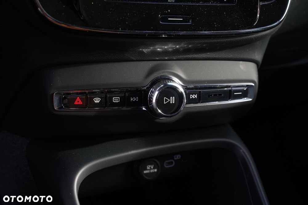 Volvo XC 40 B3 Plus Dark - 21