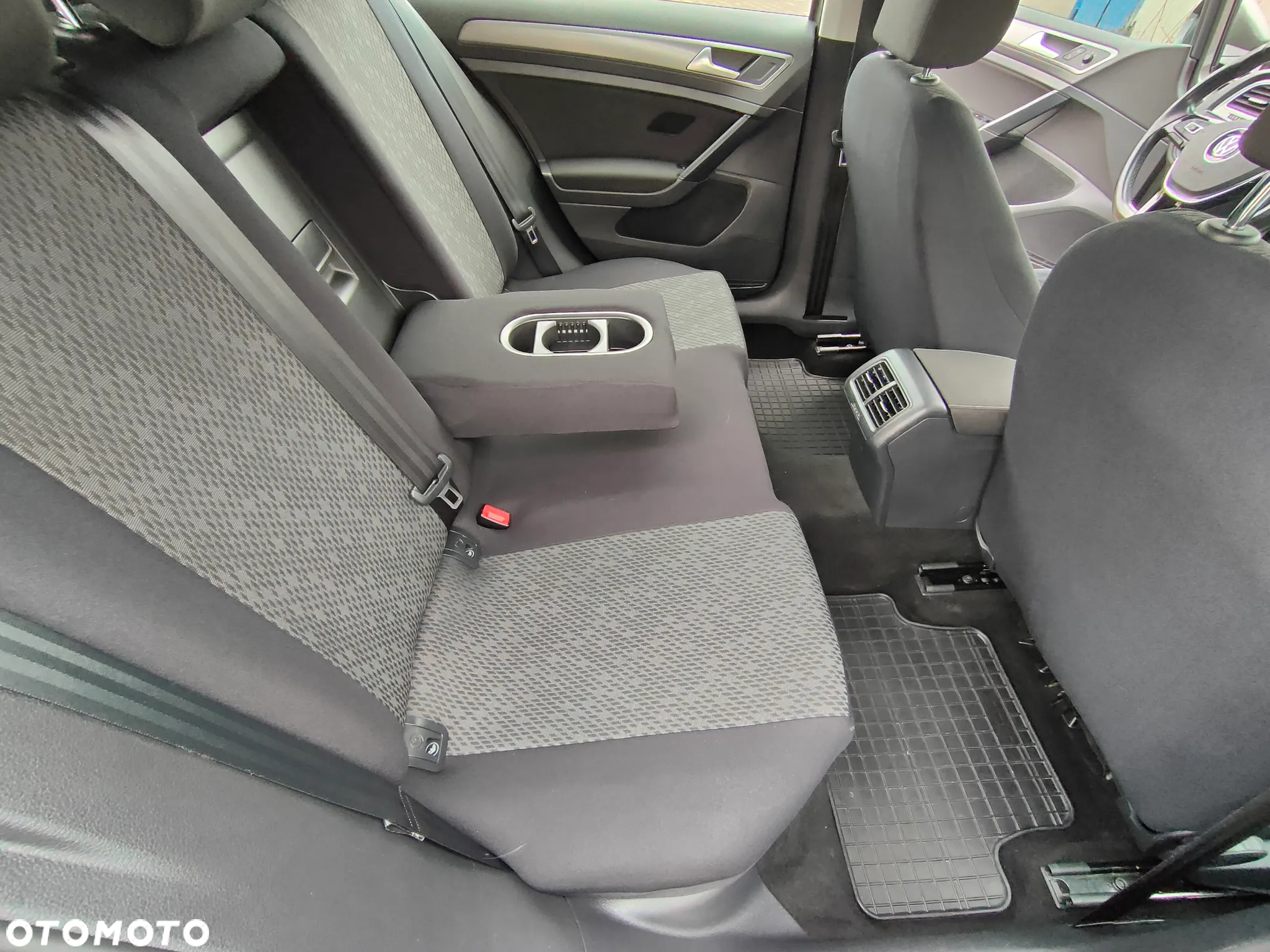 Volkswagen Golf VII 1.6 TDI BMT Trendline - 24