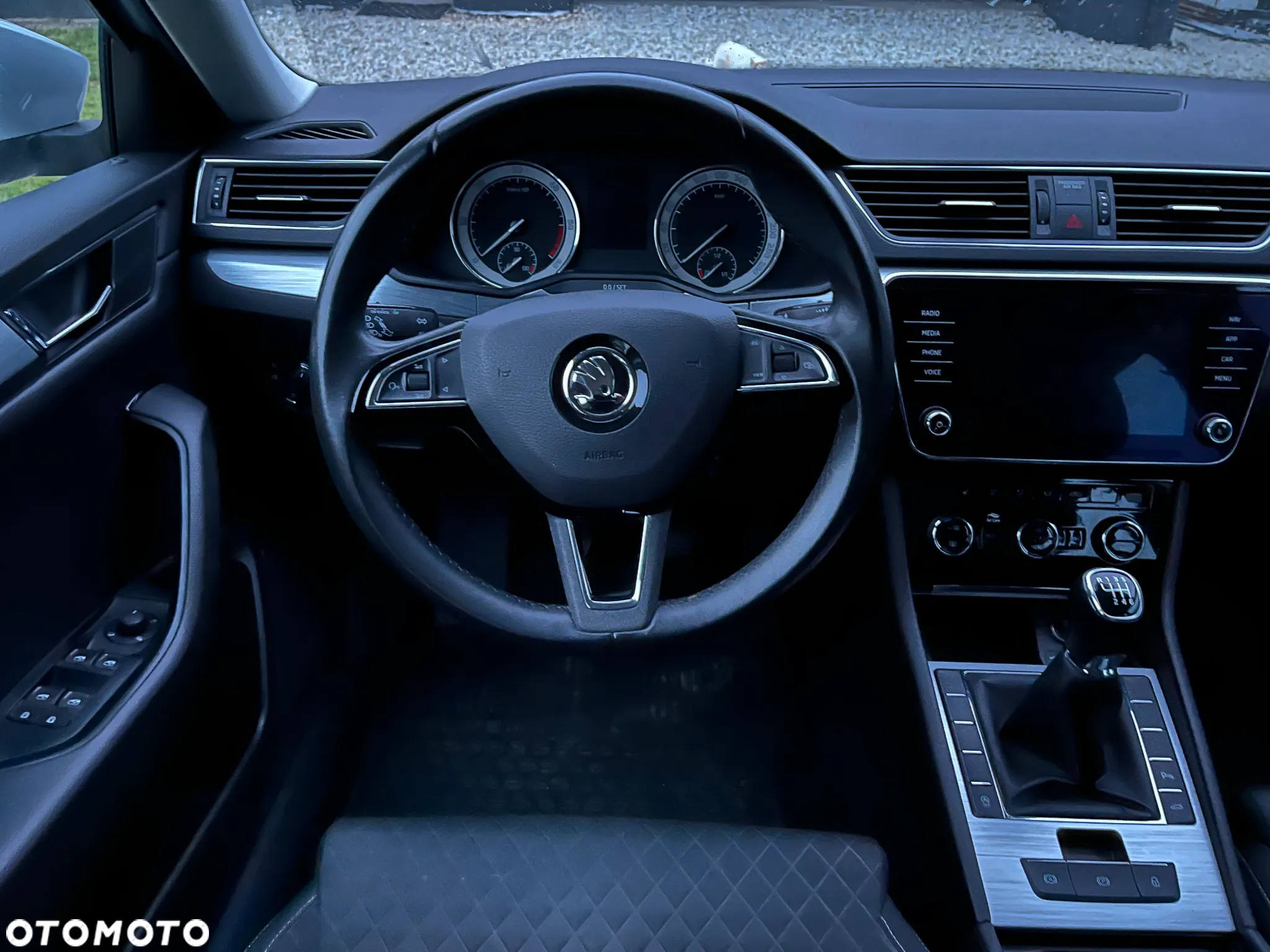 Skoda Superb 2.0 TDI SCR Ambition - 4
