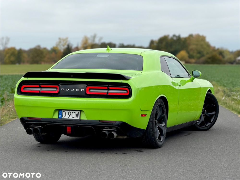 Dodge Challenger - 7
