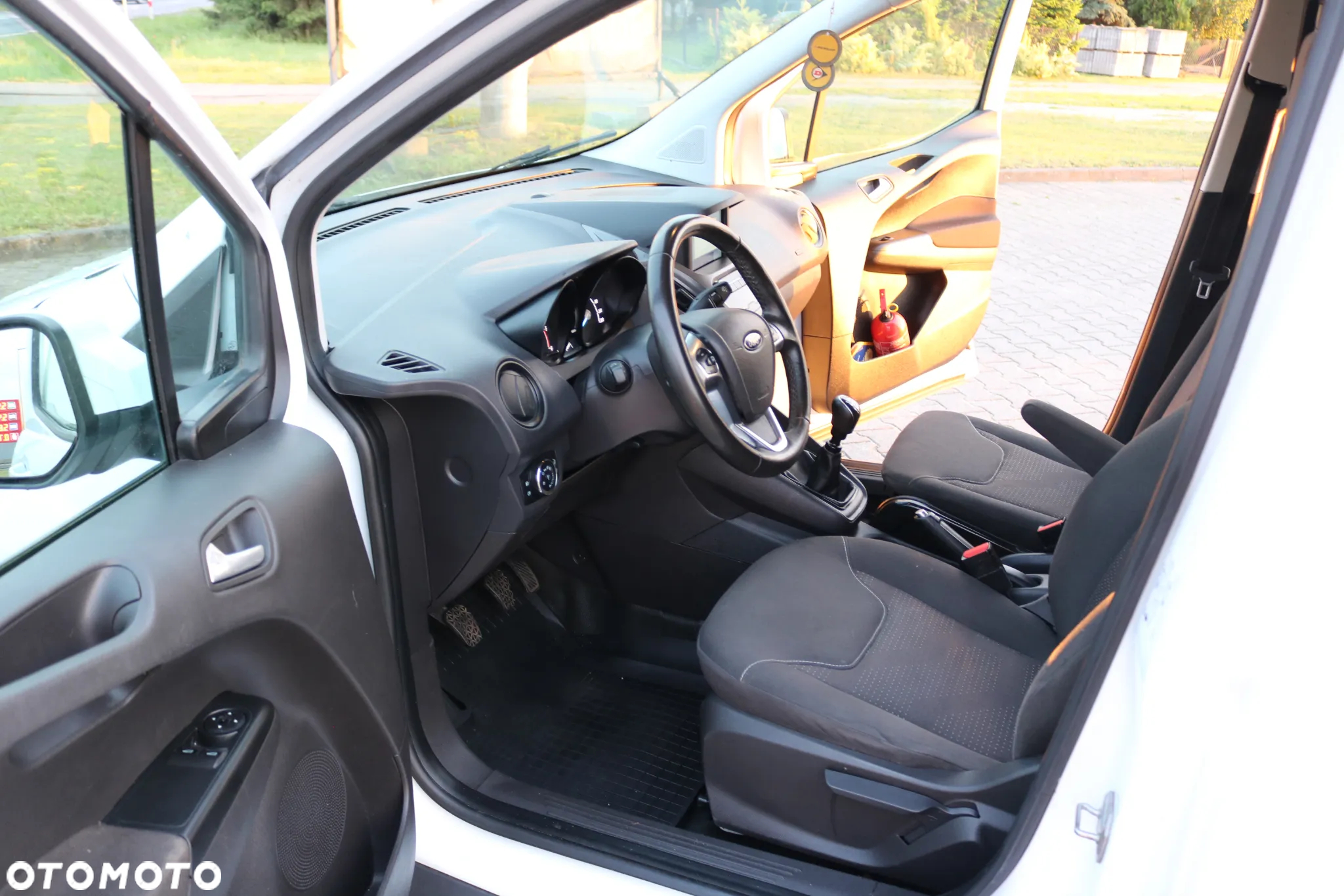 Ford Courier - 24