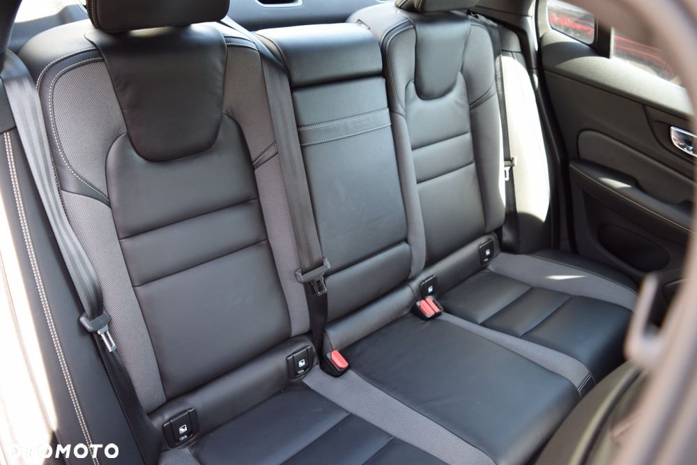 Volvo S60 T8 Recharge AWD Geartronic RDesign - 30