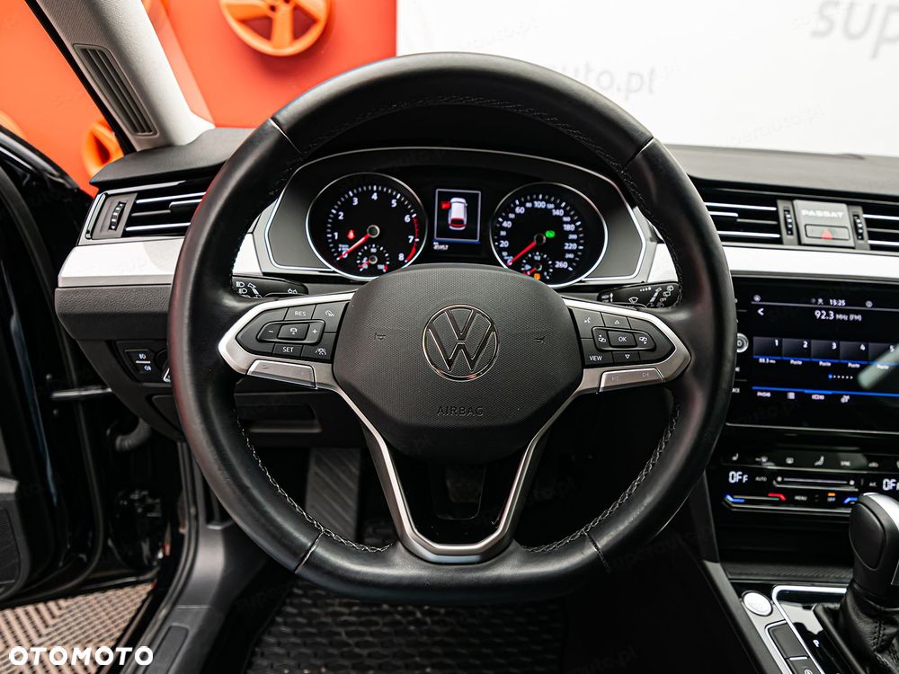 Volkswagen Passat - 12