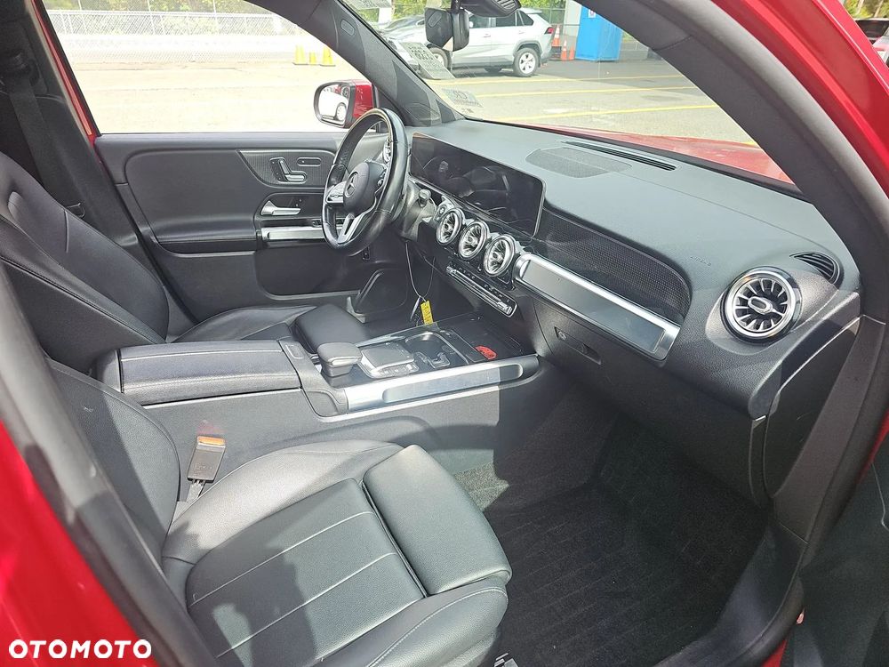 Mercedes-Benz GLB - 10